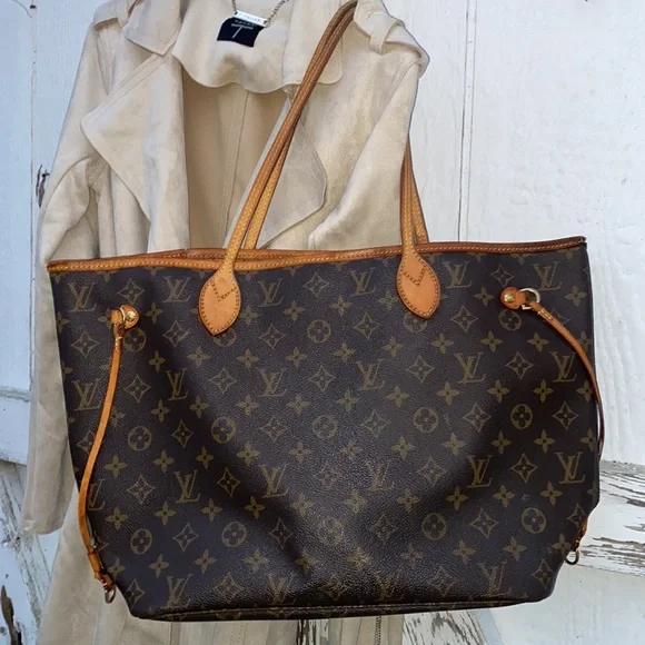 LV Neverfull MM - Picture 3 of 13
